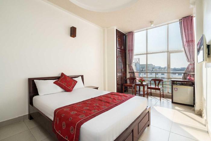 Collection O Dinh Dinh Hotel - Near Tan Son Nhat Airport