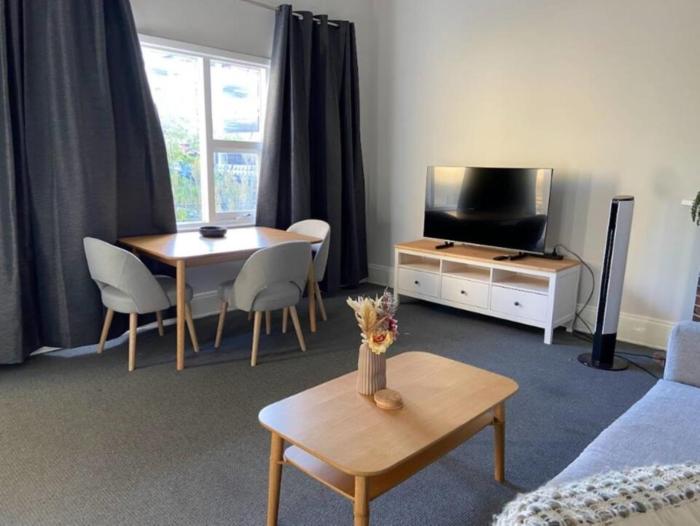 Retro Apt 6 mins to Victoria Quay - Hosted by CanStay