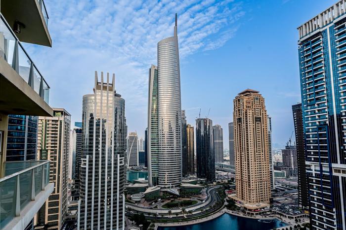 Escape24 Luxury 2BR with Large Balcony and Lake Views