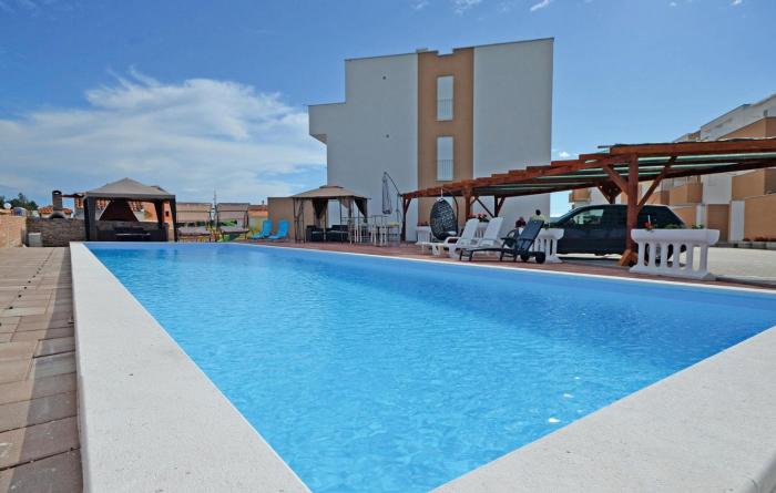 Stunning Apartment In Nin With Wifi