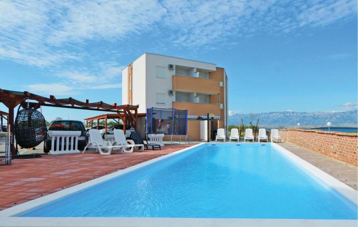 Gorgeous Apartment In Nin With Swimming Pool