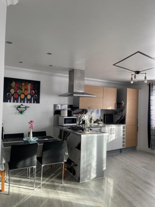 Bowery Apartment - 2 Bedrooms 1st floor