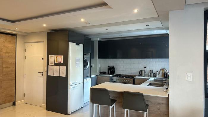 Bright & Sunny 3 bedroom apart with rooftop pool