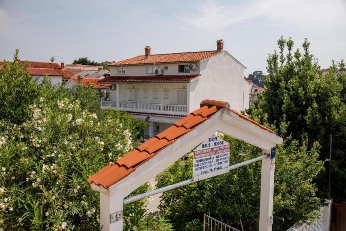 Mile Ferienhaus excellent location close to Rab