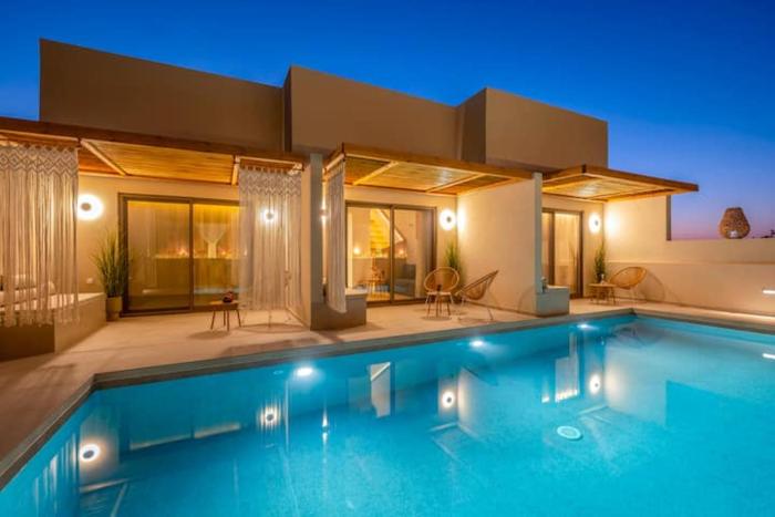 Aladdin Luxury Suites With Shared Pool