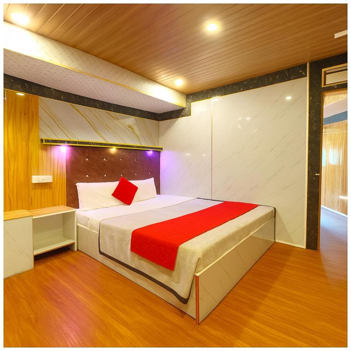 Mall Road -R L Hotel Near Naini Lake - View From Room Balcony - WilFi with Parking And Room Services - Best Hotel In Nainital