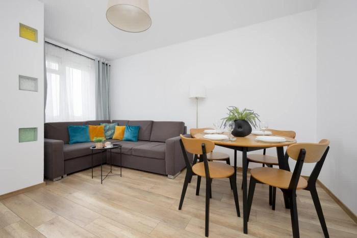 Modern Apartment Near Airport Warsaw Wlochy by Noclegi Renters