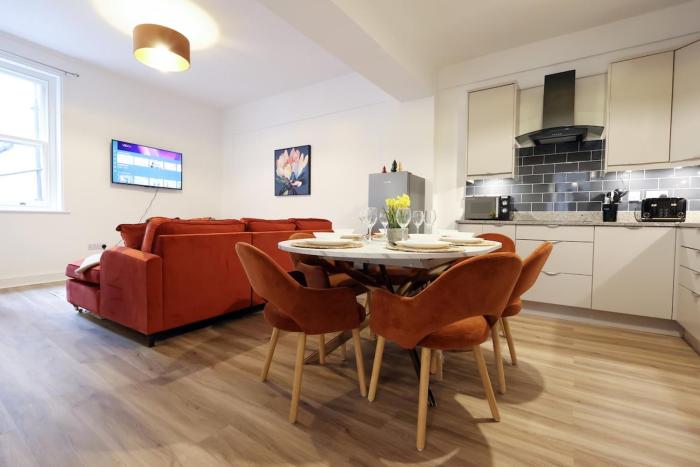 2 Bed, Sleeps 8 Ledbury High Street