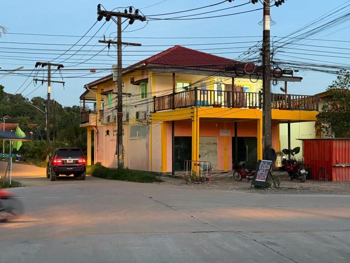 Family and Friends Lanta