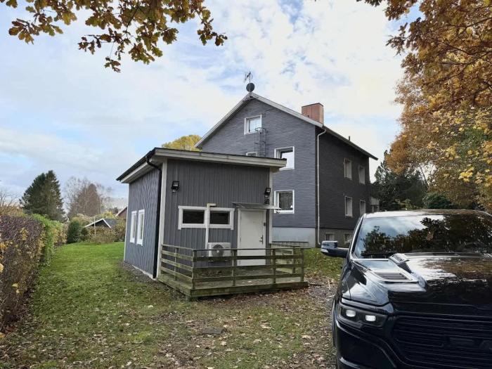 Workers Cottage - 2 Beds - Free Parking -Volvo