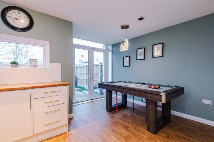 Stylish House in Manchester with Pool Table
