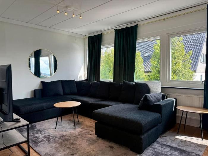 Workers Villa - 2 Bath - 9 Beds - Parking