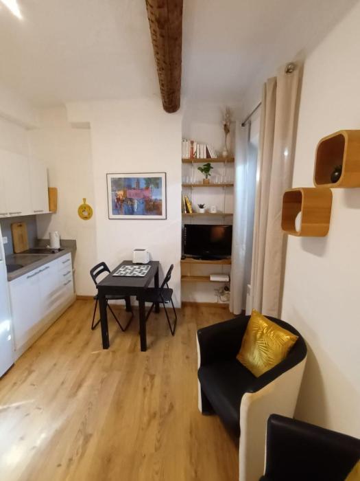 Cannes Suquet apartment, living room and bedroom