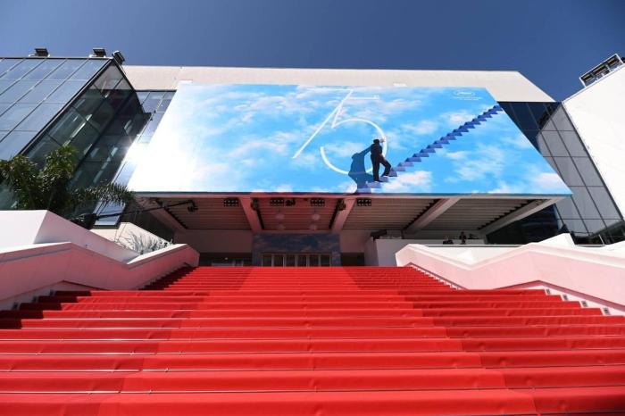 Cannes Suquet apartment, living room and bedroom