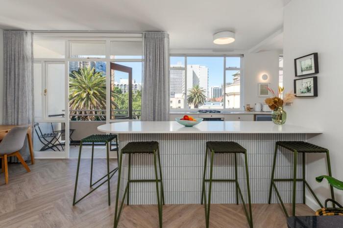 Walk to CTICC! City Central 2 Bed Oasis - Pool & Parking