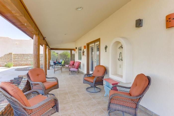 Mtn-View Casita with Rooftop Deck and Patio in Yuma!