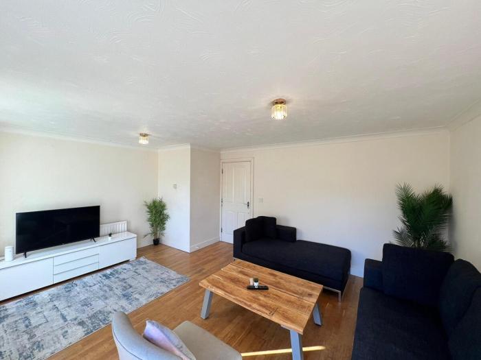 Stunning 4 Bedroom House in Luton