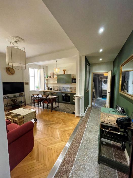 Appartement 2 pièces bourgeois meublé, aéroport tramway