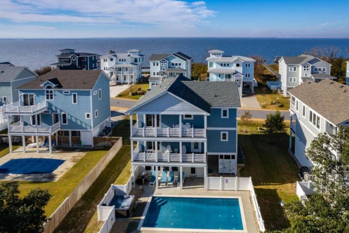 Soundside Serenity at Cruz Bay Spacious OBX Retreat by Rather Be Properties