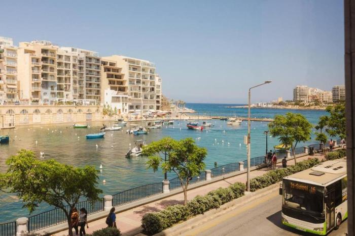 Sea Front Three Bedroom Flat in a Prime Location Sliema 6S