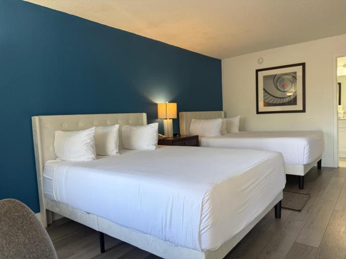 All-New, Ground-Floor, Huge Pool, Tiki Bar & Grill