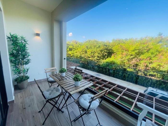 Modern 2 Queen Beds Apartment with Garden View