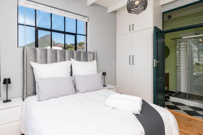 Modern 2-Bedroom Apartment with Mountain views