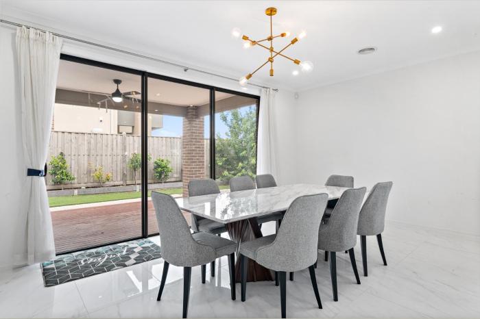 Spacious 5-Bed Home in Peaceful Point Cook