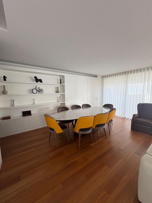 Luxury River View 3BR with Pool by Airport