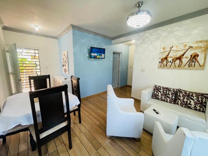 impecable 2 Bedroom Apartment Steps from the Pier