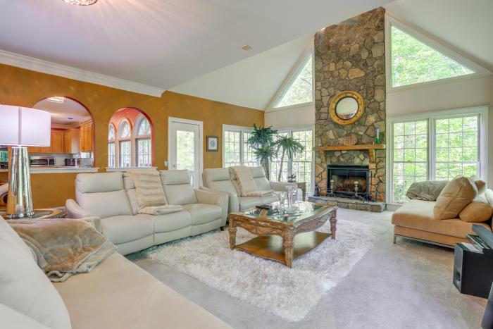 3 Mi to Roswell Riverwalk Spacious Getaway!