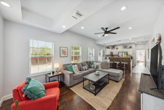 Walk to Alamodome! Stylish Home with Private Parking