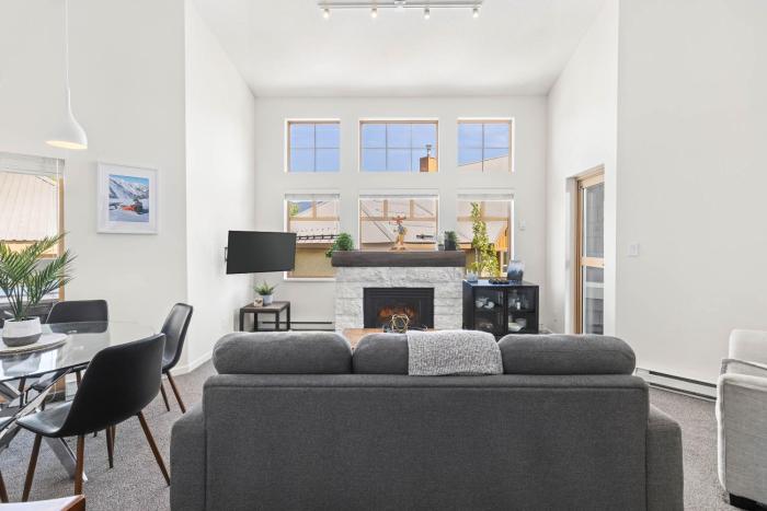 3BR in Tyndall Stone Lodge, Village Location with Olympic Plaza Views, Fireplace, Hot Tub