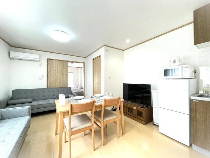 39 sqm Tokyo Apartment for up to 7 Guests Paid Parking Okura