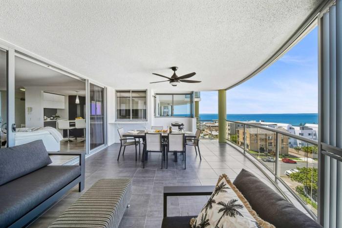 The Pinnacles - Ocean & Mountain Views in Caloundra