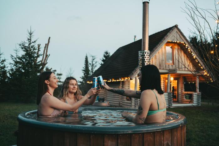 Romantic stay at loghouse VäikeTeeMaja