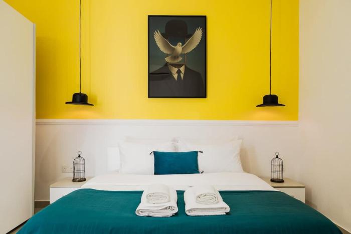 The Canary Loft - Stay in Heart of St Julians