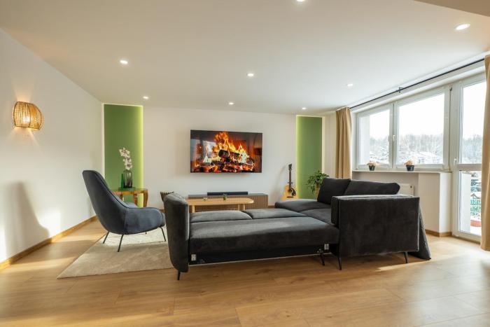 Modern apartment with home cinema & garden