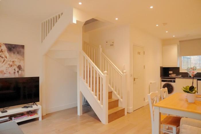 BEAUTIFUL 2 BEDROOMS FLAT close to KING CROSS