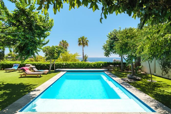 Opulent Spacious Fresnaye Sea View Leonotis Villa