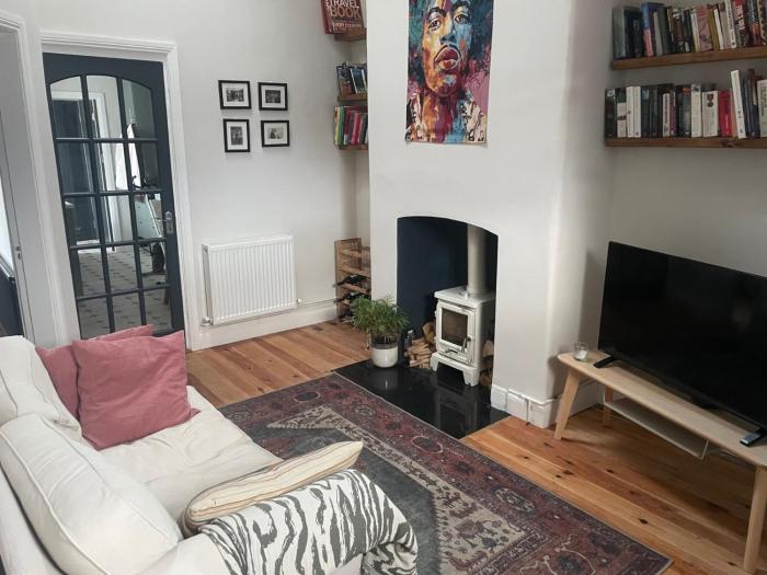 Central Dublin 2-Bed House Sleeps 4 WiFi