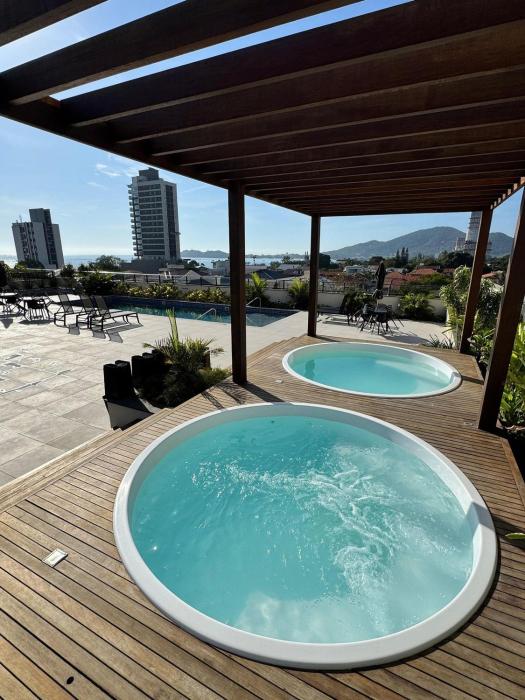 Vista Mar • Piscina & Jacuzzi • Cond. Completo