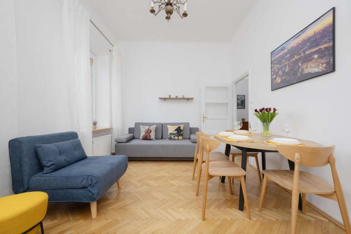 Old Town Comfort Apartment Near Vistula Boulevards by Noclegi Renters