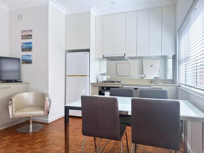 Little Manly Beachfront 1 Bed Sleeps 3