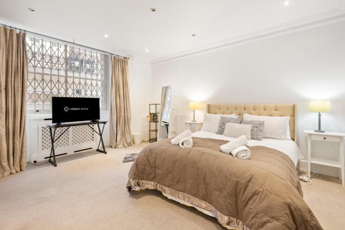 Modern 2 Bed Apartment in Notting Hill-Hyde Park by Amber Stays Perfect for Small Groups and Business Stays Sleep 4!