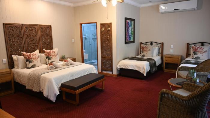 LUXURY FAMILY EN-SUITE ROOM @ 4 STAR GUEST HOUSE