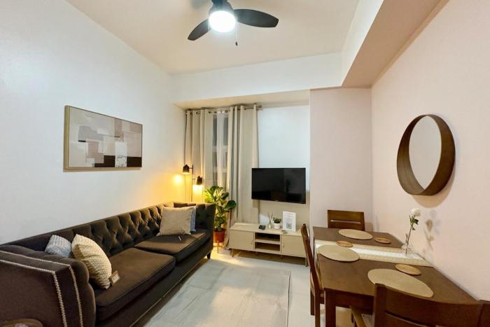 Stylish 1BR Condo in 101 Newport City Near NAIA