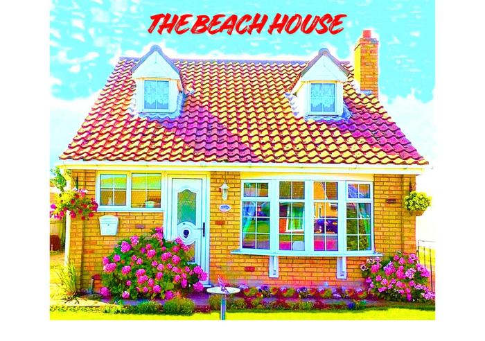 The Beach House! Cosy Coastal Getaway in Sutton on Sea - Perfect for Couples & Family Stays with Private Parking, Large Garden & Fast Free WiFi