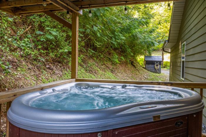 Rustic Retreat — Easy Access, Peaceful Setting, Close to Everything