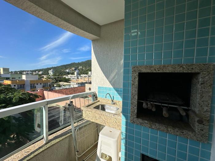 Apartamento com 2 quartos no centro de Bombinhas